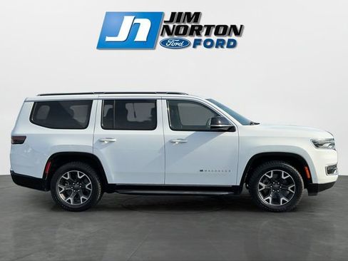 Used 2024 Jeep Wagoneer Series III image 2