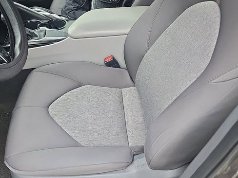 Used 2019 Toyota Camry LE w/ Phone Cable & Charge Package image 6