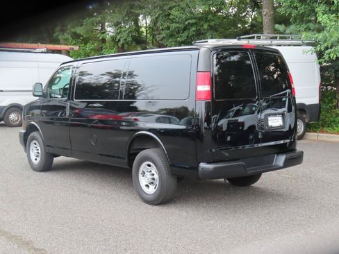 Used 2020 Chevrolet Express 3500 RWD image 4
