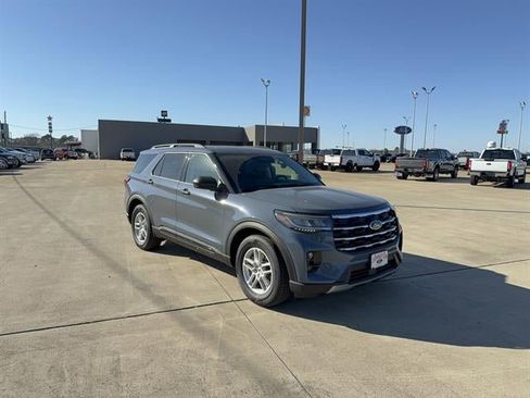 New 2026 Ford Explorer Active w/ Active Comfort Package image 2