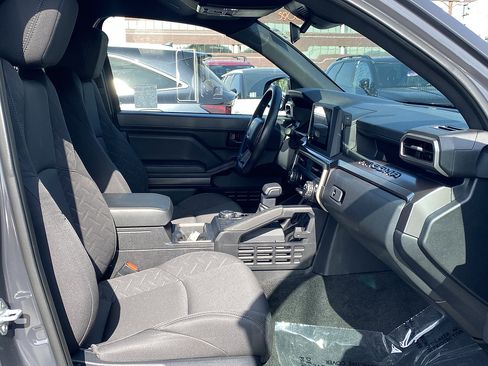 Used 2025 Toyota Tacoma SR5 AWD/4WD image 23