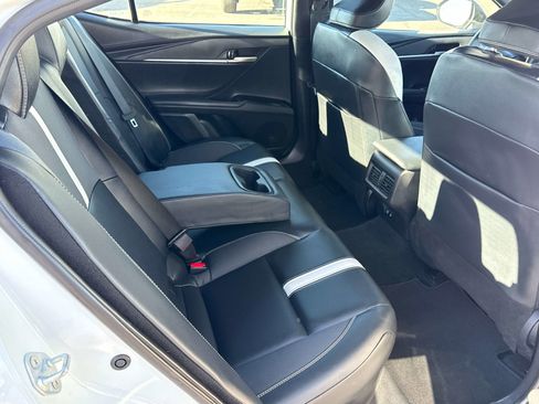 Used 2025 Toyota Camry SE image 17