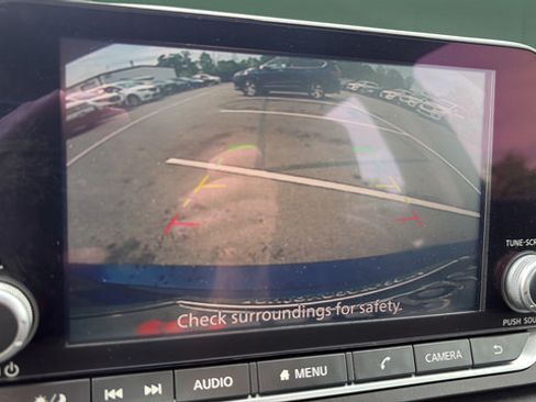 Used 2024 Nissan Altima 2.5 SR FWD image 12