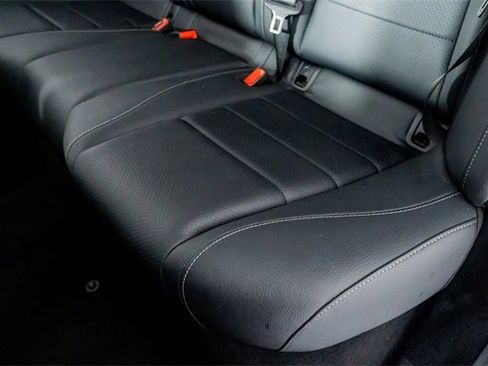 Used 2024 Mercedes-Benz GLE 450 4MATIC w/ Winter Package image 44