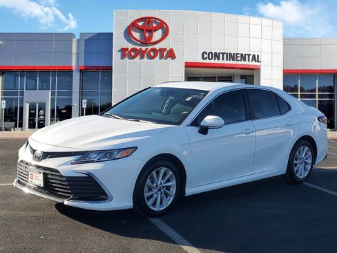 Certified 2022 Toyota Camry LE image 3