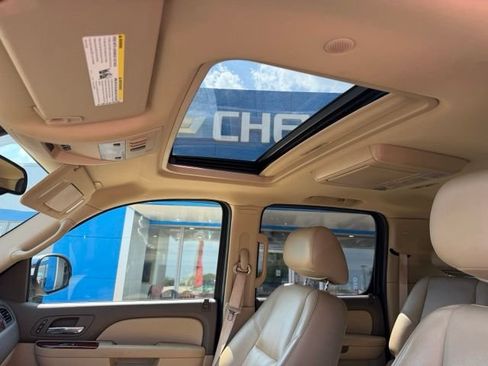 Used 2010 Chevrolet Suburban LTZ AWD/4WD image 23