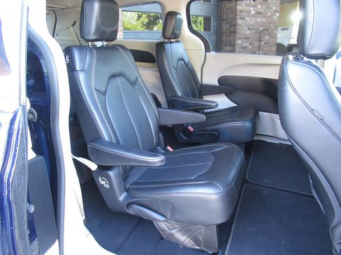 Used 2020 Chrysler Voyager Lxi image 7