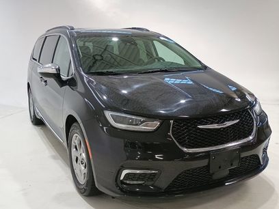 Used 2023 Chrysler Pacifica Limited