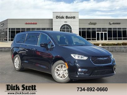 New 2026 Chrysler Pacifica Select