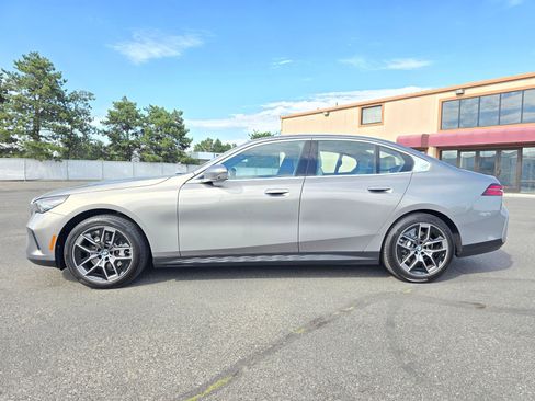 Used 2026 BMW 530i xDrive w/ Premium Package AWD/4WD image 3