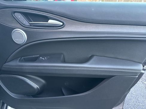 Used 2023 Alfa Romeo Stelvio Ti image 60