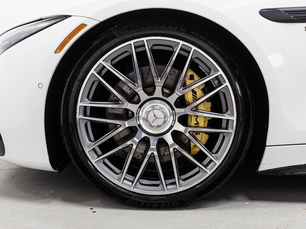 Used 2022 Mercedes-Benz SL 55 AMG 4MATIC w/ Driver Assistance Package image 40