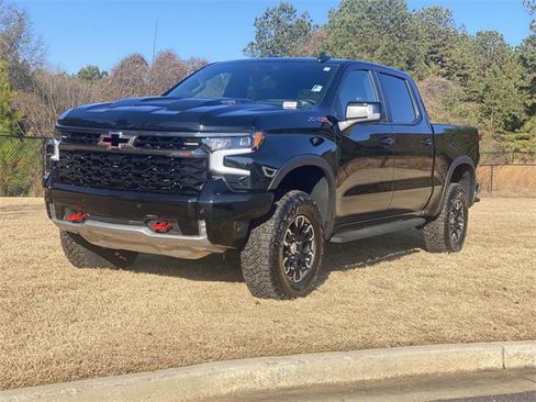 Used 2025 Chevrolet Silverado 1500 ZR2 w/ Technology Package image 10