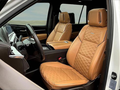 Used 2021 Cadillac Escalade Premium Luxury image 13