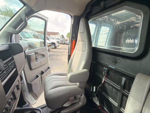 Used 2018 Chevrolet Express 2500 w/ Driver Convenience Package RWD image 32