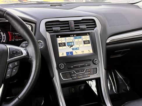 Used 2018 Ford Fusion SE w/ Equipment Group 602A FWD image 33