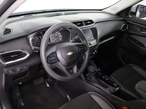 Used 2022 Chevrolet TrailBlazer LT FWD image 25