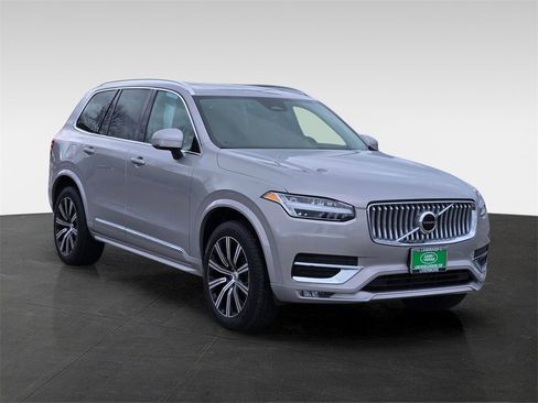 Used 2025 Volvo XC90 B5 Core image 8