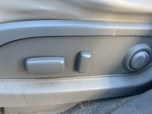 Used 2014 Chevrolet Traverse LT image 25