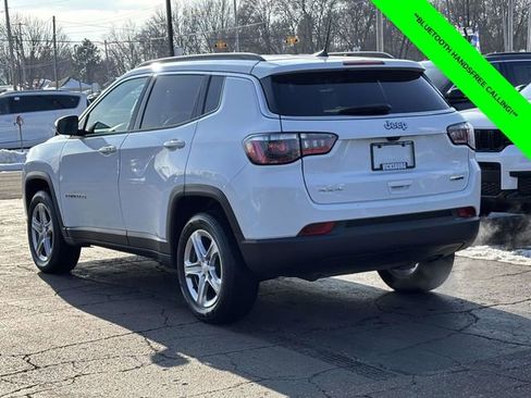 Used 2023 Jeep Compass Latitude image 2