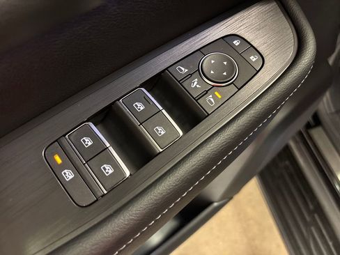 Used 2025 Nissan Armada Platinum Reserve AWD/4WD image 22
