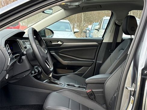 Certified 2023 Volkswagen Jetta SE image 10