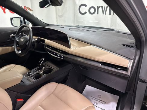 Used 2025 Cadillac XT4 Premium Luxury AWD/4WD image 11