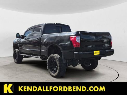 Used 2018 Nissan Titan SV w/ SV Convenience Package image 3