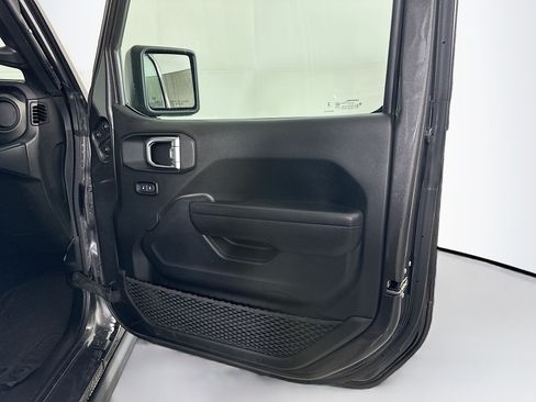 Used 2023 Jeep Wrangler Unlimited AWD/4WD image 29