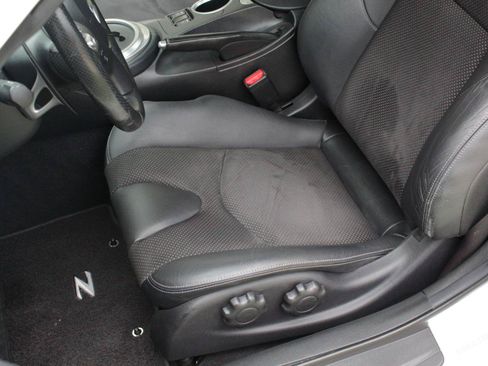 Used 2009 Nissan 370Z Touring RWD image 43