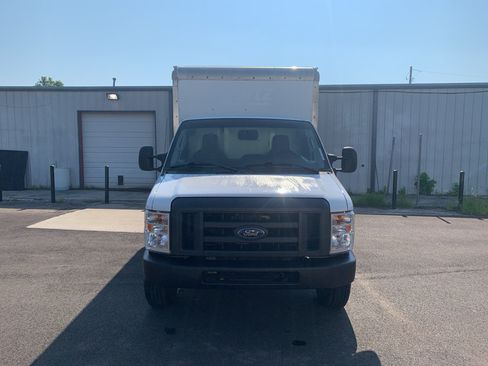 Used 2022 Ford E-350 and Econoline 350 Super Duty w/ Power Windows & Locks Group RWD image 9