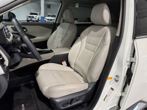 Used 2023 Nissan Rogue SL image 25