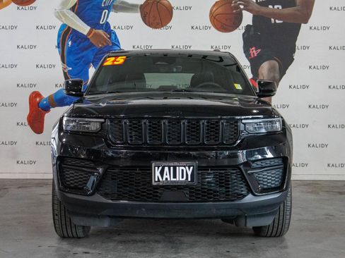 Used 2025 Jeep Grand Cherokee Altitude AWD/4WD image 19