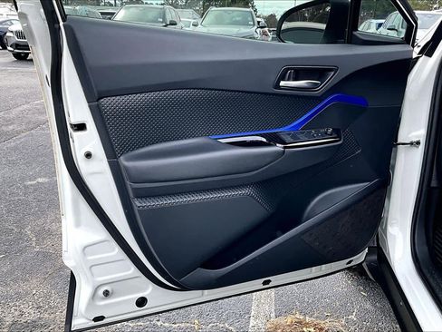 Used 2020 Toyota C-HR XLE image 21