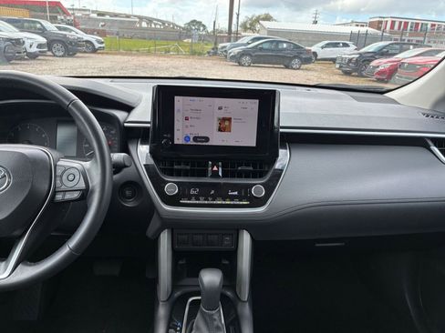 Used 2025 Toyota Corolla Cross LE FWD image 14