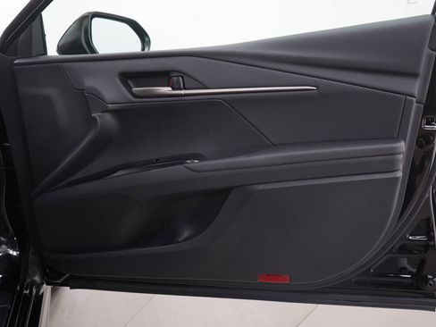 Used 2025 Toyota Camry SE image 9