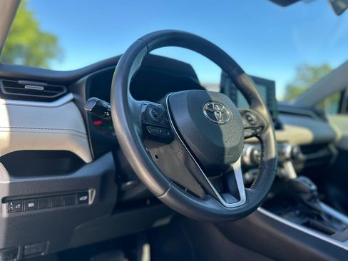 Used 2020 Toyota RAV4 XLE Premium FWD image 12