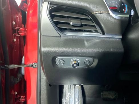 Used 2019 Chevrolet Traverse LT image 13