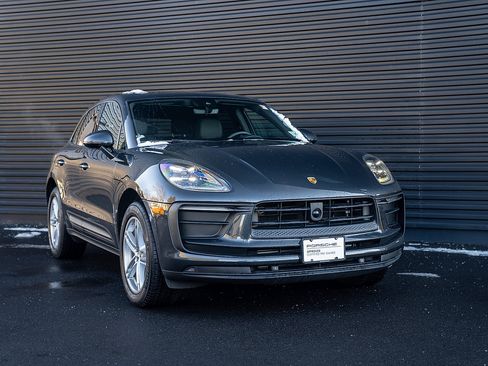 Certified 2025 Porsche Macan image 25