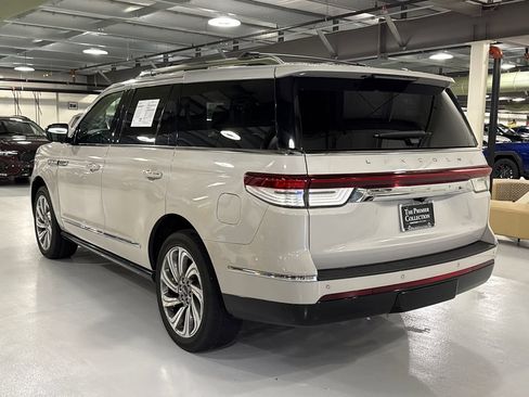 Used 2023 Lincoln Navigator Reserve AWD/4WD image 4
