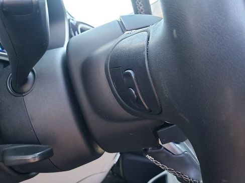 Used 2023 Chrysler Pacifica Touring-L FWD image 15