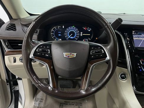 Used 2017 Cadillac Escalade ESV Luxury image 25