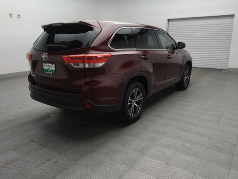 Used 2018 Toyota Highlander LE FWD image 9