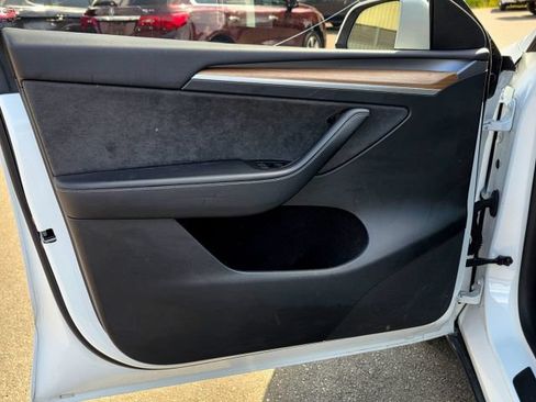 Used 2023 Tesla Model Y Long Range AWD/4WD image 32