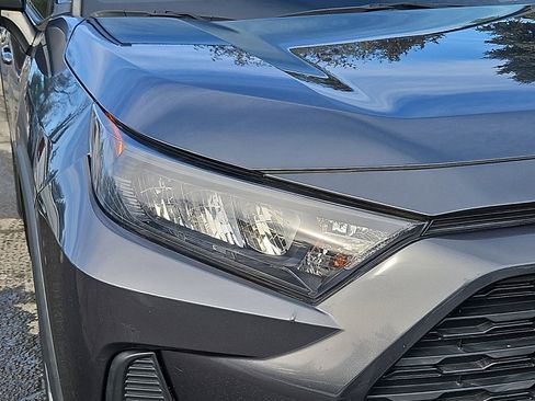 Used 2019 Toyota RAV4 LE image 10