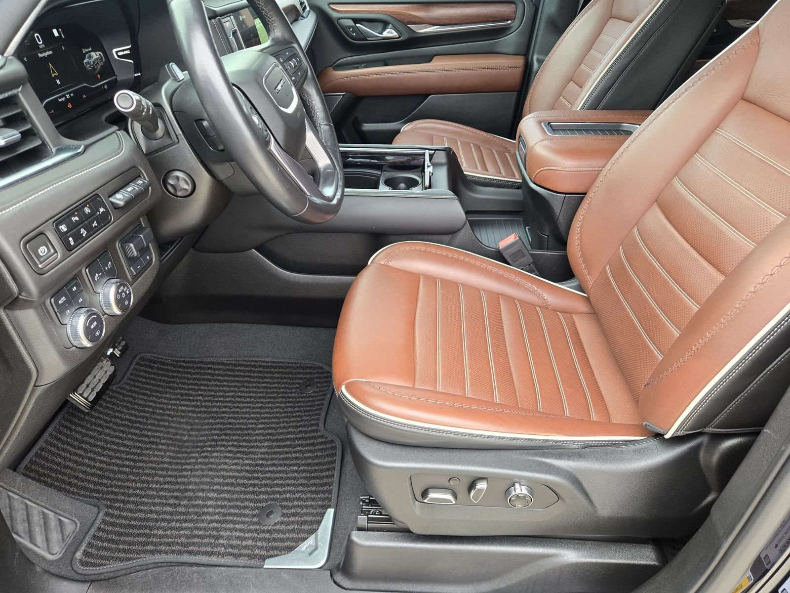 Used 2023 GMC Yukon Denali Ultimate AWD/4WD image 13