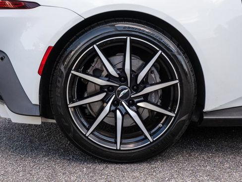 Used 2019 Aston Martin V8 Vantage Coupe RWD image 11