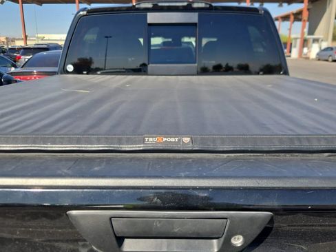 Used 2018 Nissan Titan SV w/ SV Convenience Package image 7