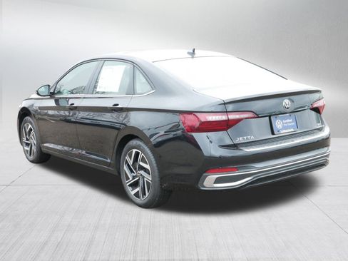 Certified 2024 Volkswagen Jetta SEL image 5