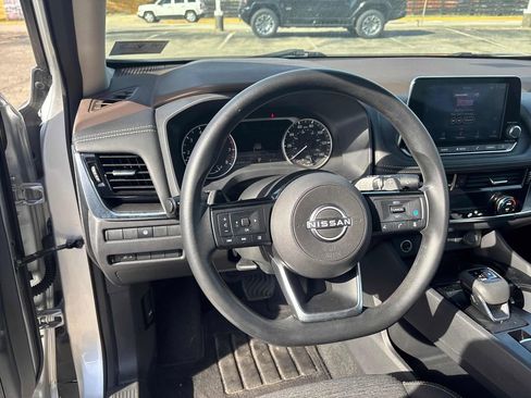 Used 2022 Nissan Rogue SV image 20